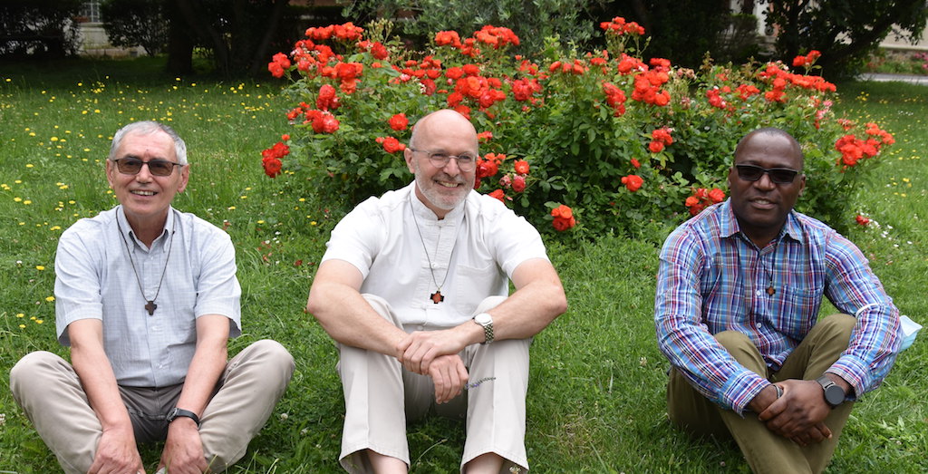 De Besançon à Taïwan, de Vendée en Inde, d'Angola à la région parisienne, Jean Pascal Lombart, Serge Ballanger et Manuel Gaiola reviennent sur les grandes étapes de leur parcours missionnaire les ayant conduit à entrer dans l'équipe provinciale.