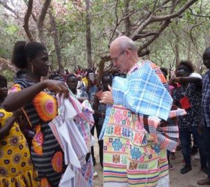 cadeaux à la messe d'adieu de Bajob cadeaux à la messe d'adieu de Bajob