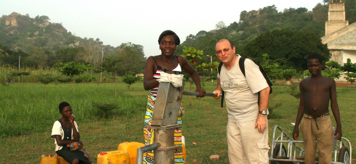 2795-Bénin-Dassa. Corvée d'eau