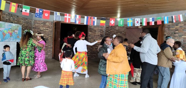 En cette fête de Saint Denis, la paroisse de Dugny fête ses 50 ans. Jean Sitbout éclaire la parole de Dieu du jour et rend grâce à Dieu pour tous les prêtres et les laïcs engagés qui ont construit cette église et qui l’ont animée.