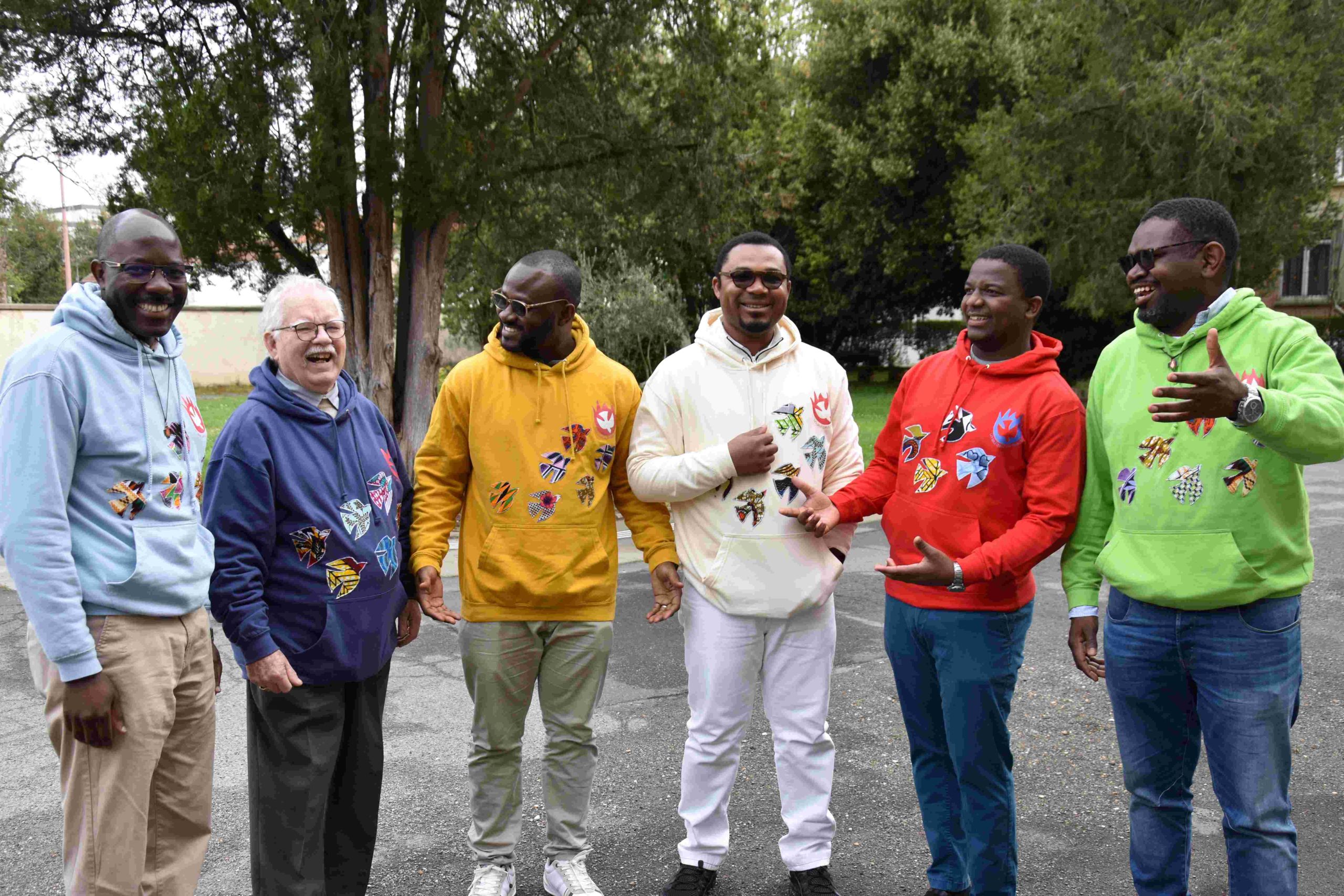 En mars-avril, la visite canonique permit de prendre connaissance de ce que nous vivons dans notre province, nos communautés, nos engagements pastoraux, nos relations avec l’Église locale, et entre nous profès et laïcs. Elle se termina par un forum de printemps à Chevilly Larue, réunissant une centaine de profès et laïcs spiritains.