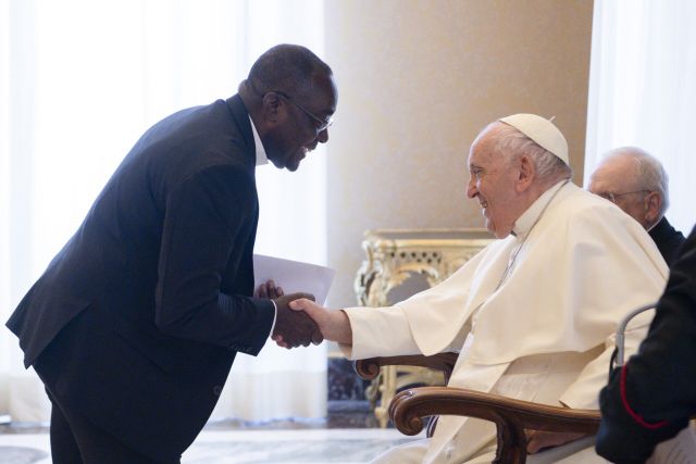 Alain Greeting the Pope