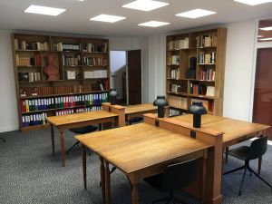 Salle de lecture et de consultation des archives spiritaines à Chevilly-Larue.